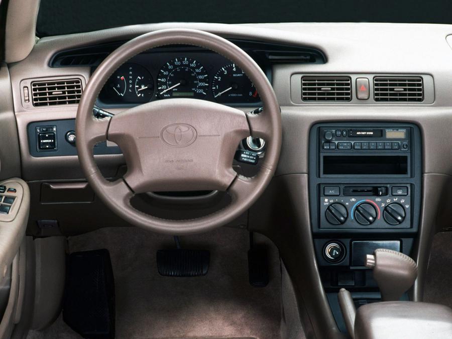  Toyota Camry 1997 года  (US) (фото 3 из 13)